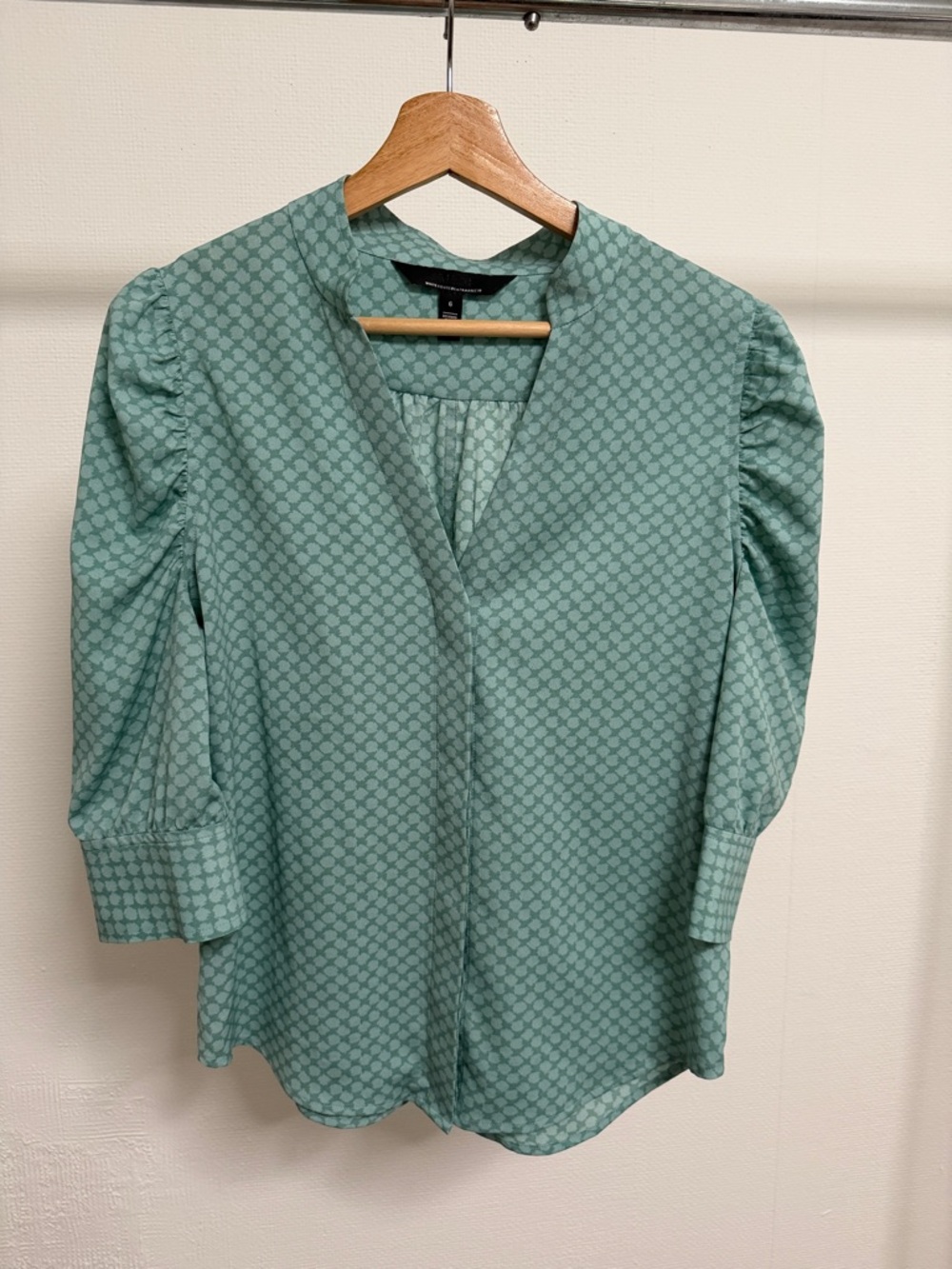 White House Black Market Geometric Puff-Sleeve Blouse